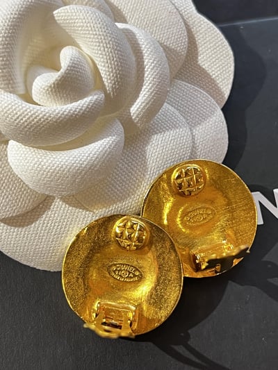 Chanel葡萄藤圓耳夾3