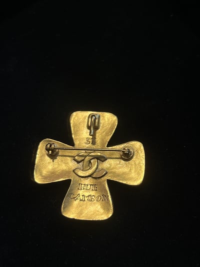 Chanel琉璃十字架胸針2