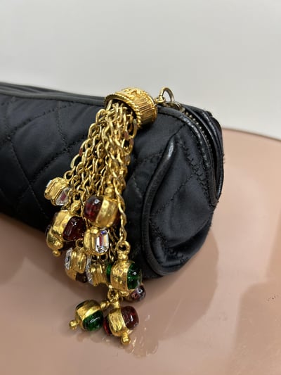 Chanel 彩寶緞面手拿包11