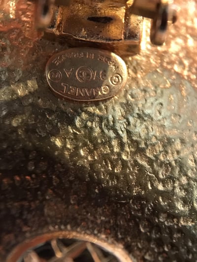 Chanel透藍琉璃圓耳夾3