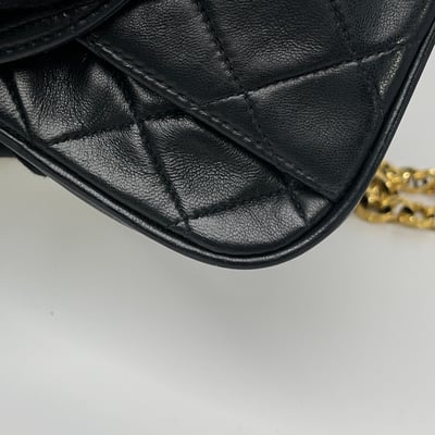 Chanel 雕花鍊元寶包6