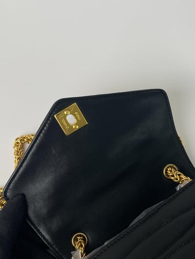 Chanel 魚鱗紋粗鍊信封包12