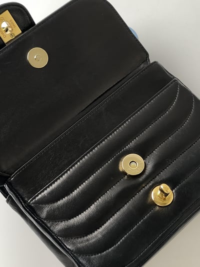 Chanel 橫紋掀蓋小方胖13