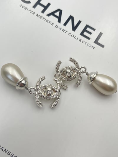 Chanel帶鑽珍珠耳夾3