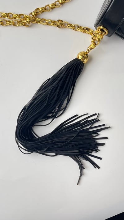 Chanel 雕花鍊長流蘇盒子包11