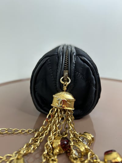 Chanel 彩寶緞面手拿包5