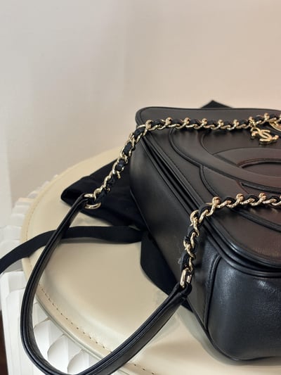 Chanel大Logo相機包18