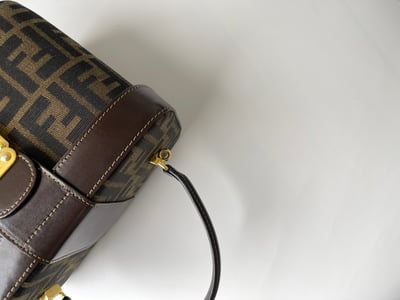 Fendi老花盒子包7