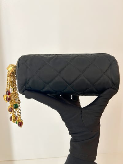 Chanel 彩寶緞面手拿包1