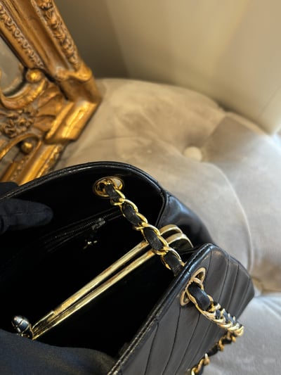 Chanel V型紋鏈條包5