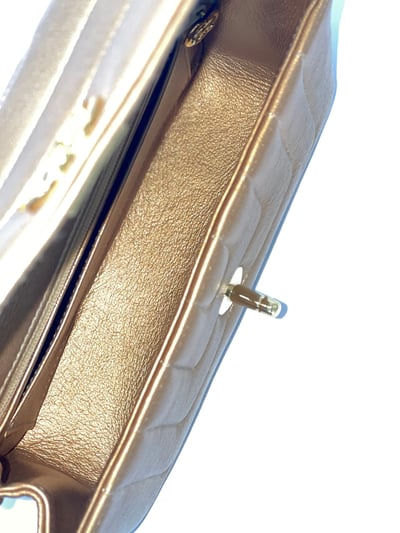 Chanel 雕花鍊金屬掀蓋包12