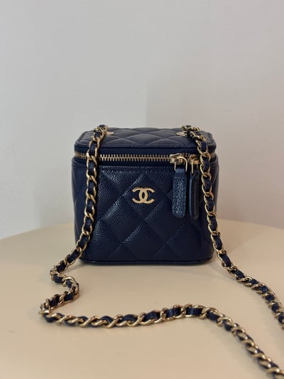 Chanel藏藍盒子包15