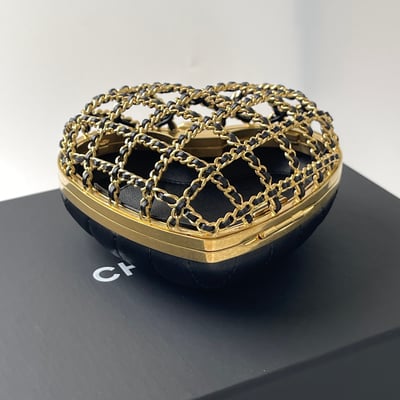 Chanel 鏤空愛心包3