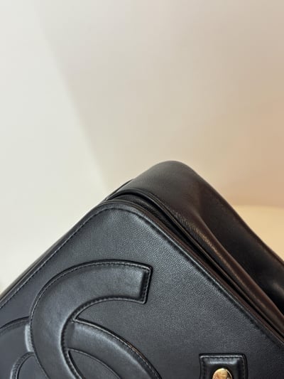 Chanel大Logo相機包11