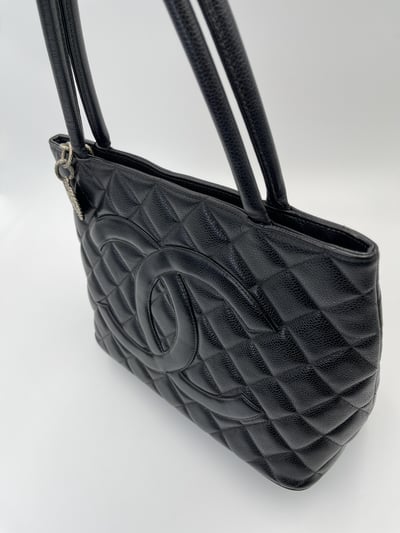 Chanel希爾頓銀幣包14