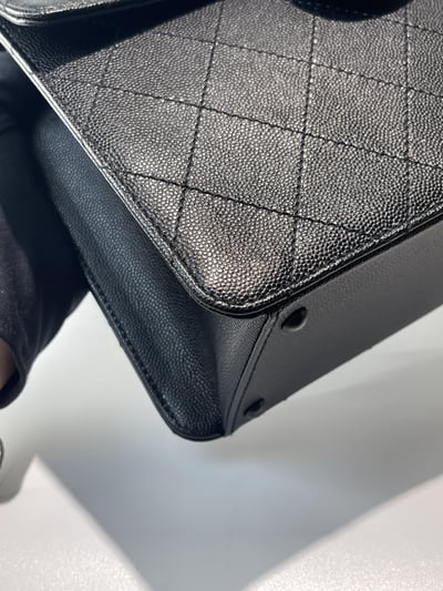 Chanel外縫線so black斜背包4