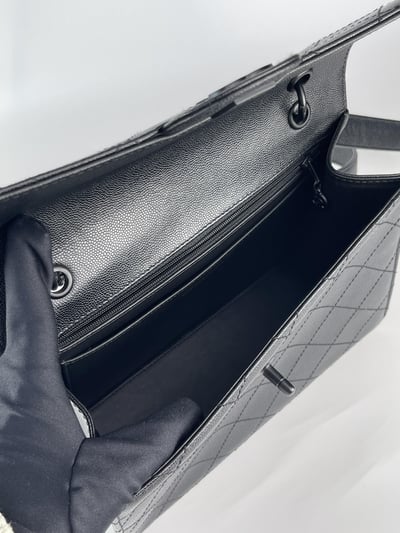 Chanel外縫線so black斜背包10