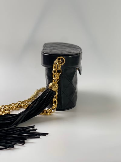 Chanel 雕花鍊長流蘇盒子包4