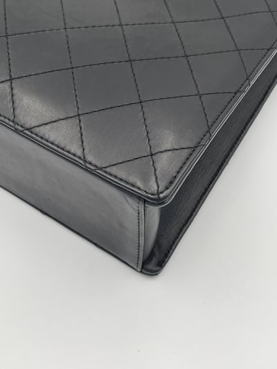 Chanel外縫線銅釦手提包5