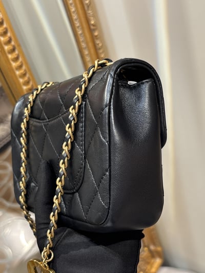 Chanel愛心鏈條包9