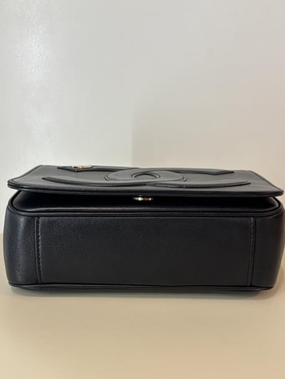 Chanel大Logo相機包8