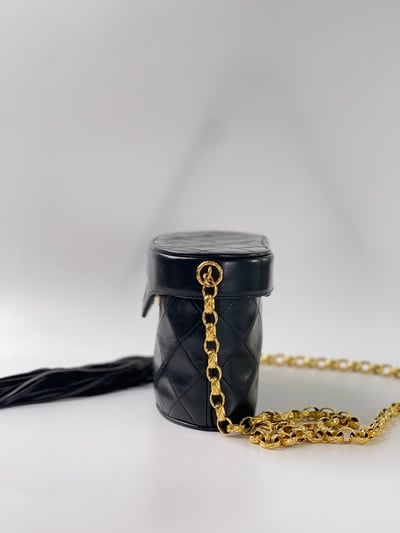 Chanel 雕花鍊長流蘇盒子包2