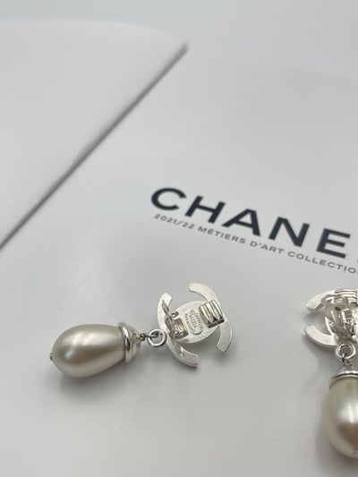 Chanel帶鑽珍珠耳夾4