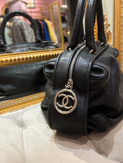 Chanel黑銀保齡球包2