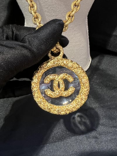 Chanel熔岩圓牌項鍊3