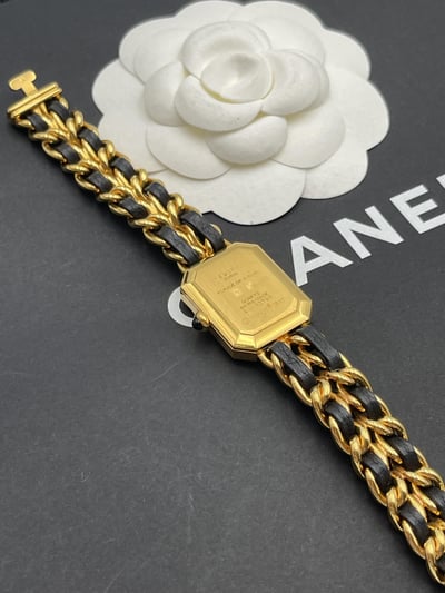 Chanel黑金首映錶M5