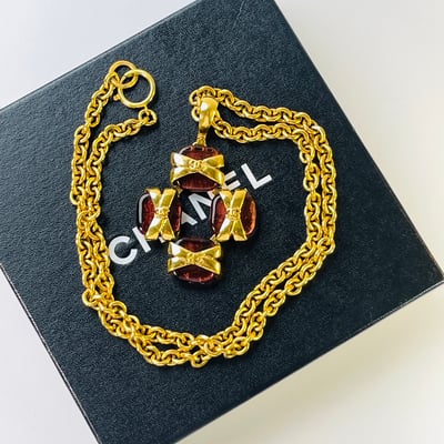 Chanel 方形琉璃十字長鍊1