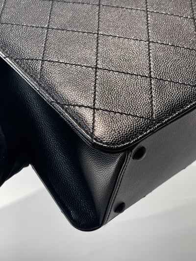 Chanel外縫線so black斜背包6