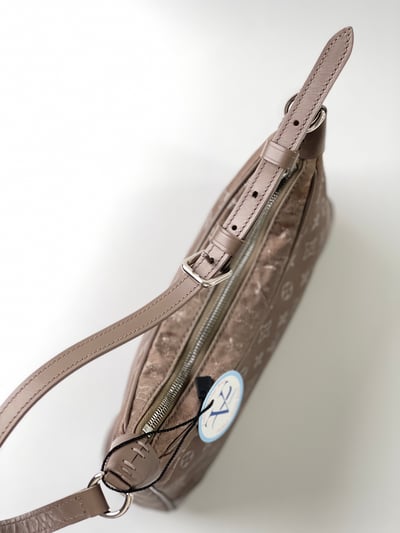 LV 奶咖緞面暗紋hobo6