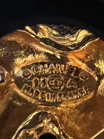 Chanel小熔岩胸針3