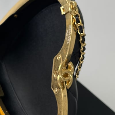 Chanel 鏤空愛心包10