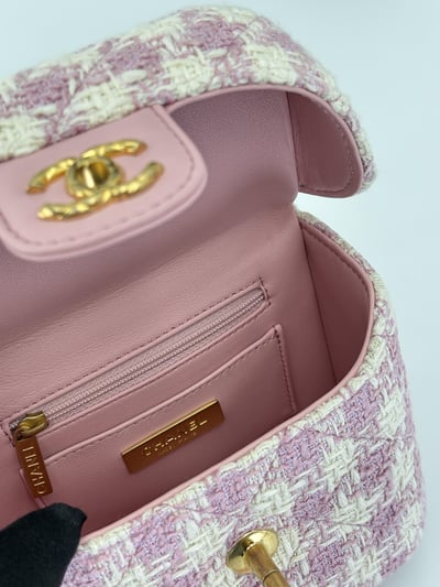 Chanel粉色粗毛呢盒子包11