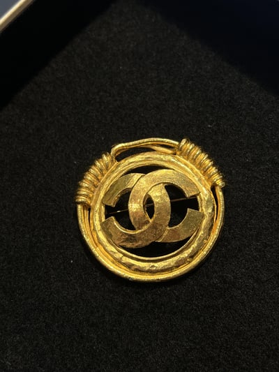 Chanel 立體鏤空胸針1