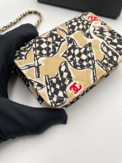 Chanel塗鴉小包13