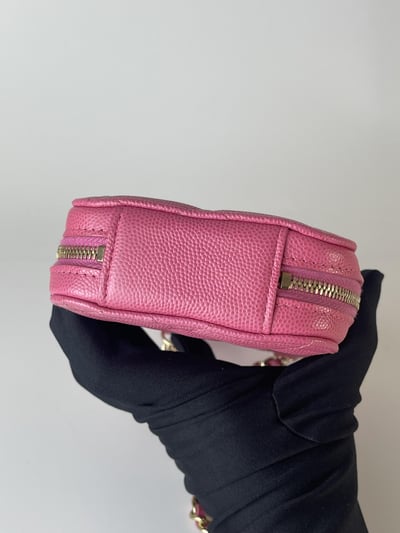 Chanel粉色荔皮手機包8