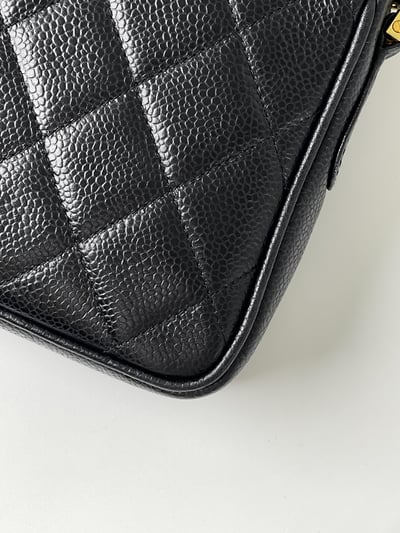 Chanel 荔皮圓logo側背包10