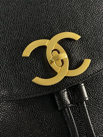 Chanel 小金球大logo後背包3