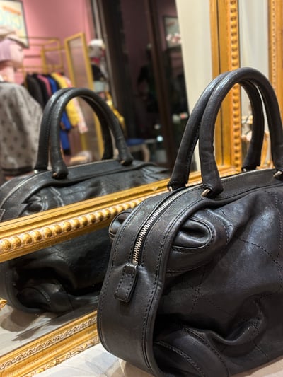 Chanel黑銀保齡球包7