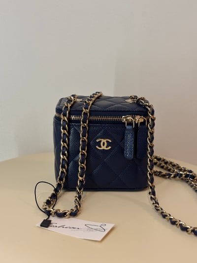 Chanel藏藍盒子包1