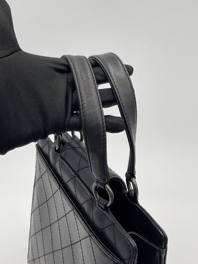 Chanel外縫線銅釦手提包8