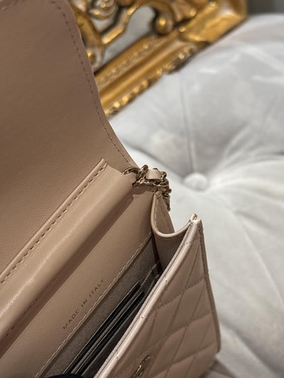 Chanel奶茶拼色Logo手機包9