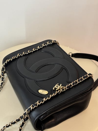 Chanel大Logo相機包6