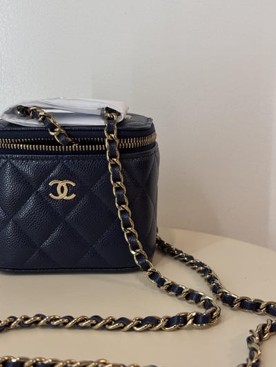 Chanel藏藍盒子包4