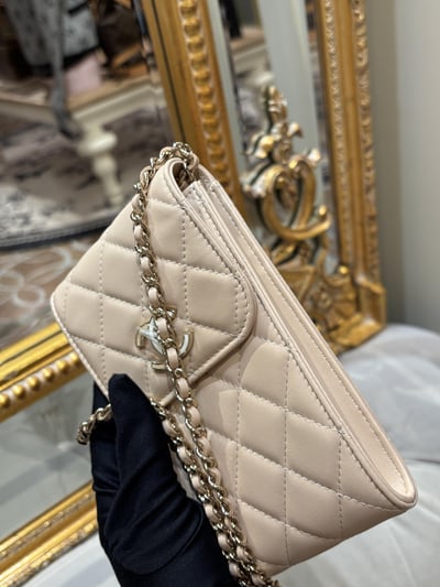 Chanel奶茶拼色Logo手機包2