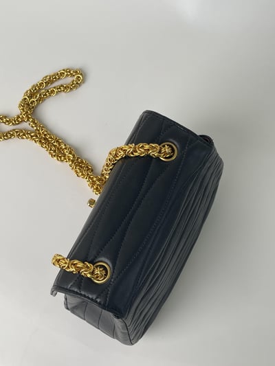 Chanel 魚鱗紋粗鍊信封包9