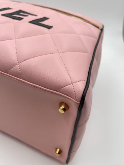 Chanel粉色保齡球包12